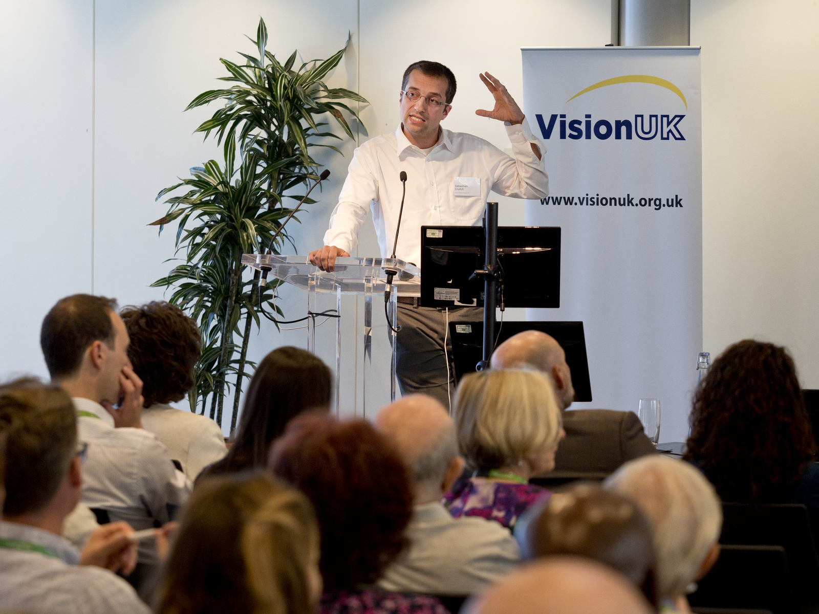 Prof Sebastian Crutch address audience at Vision UK dementia conference